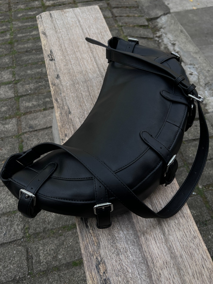 Six Buckle Leather Bag (black)