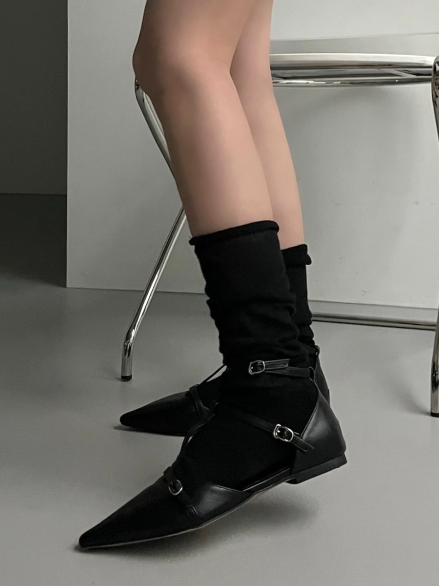 Buckle Strap Flat Shoes (black)