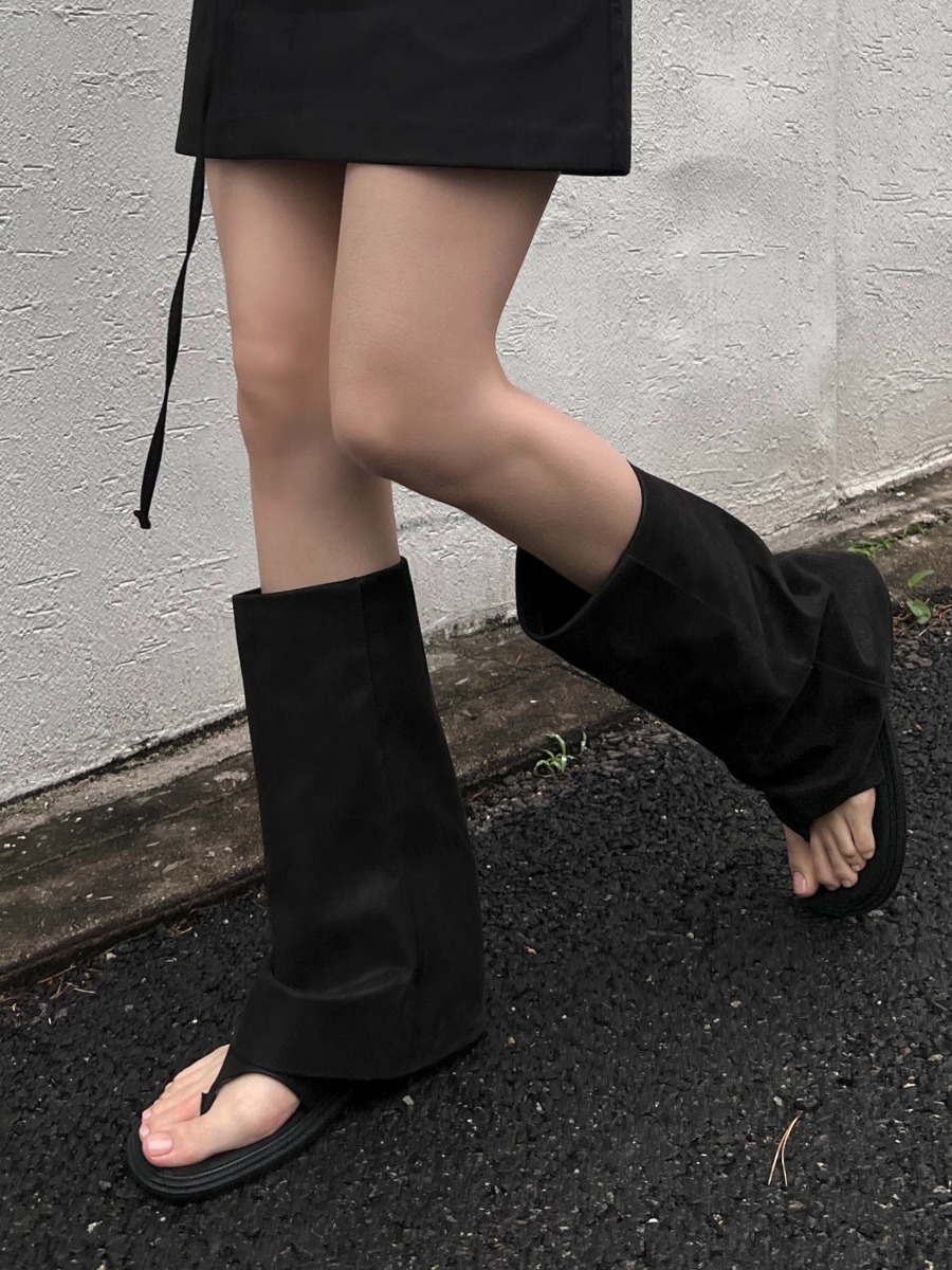 Folded Flip Flop Boots (black)